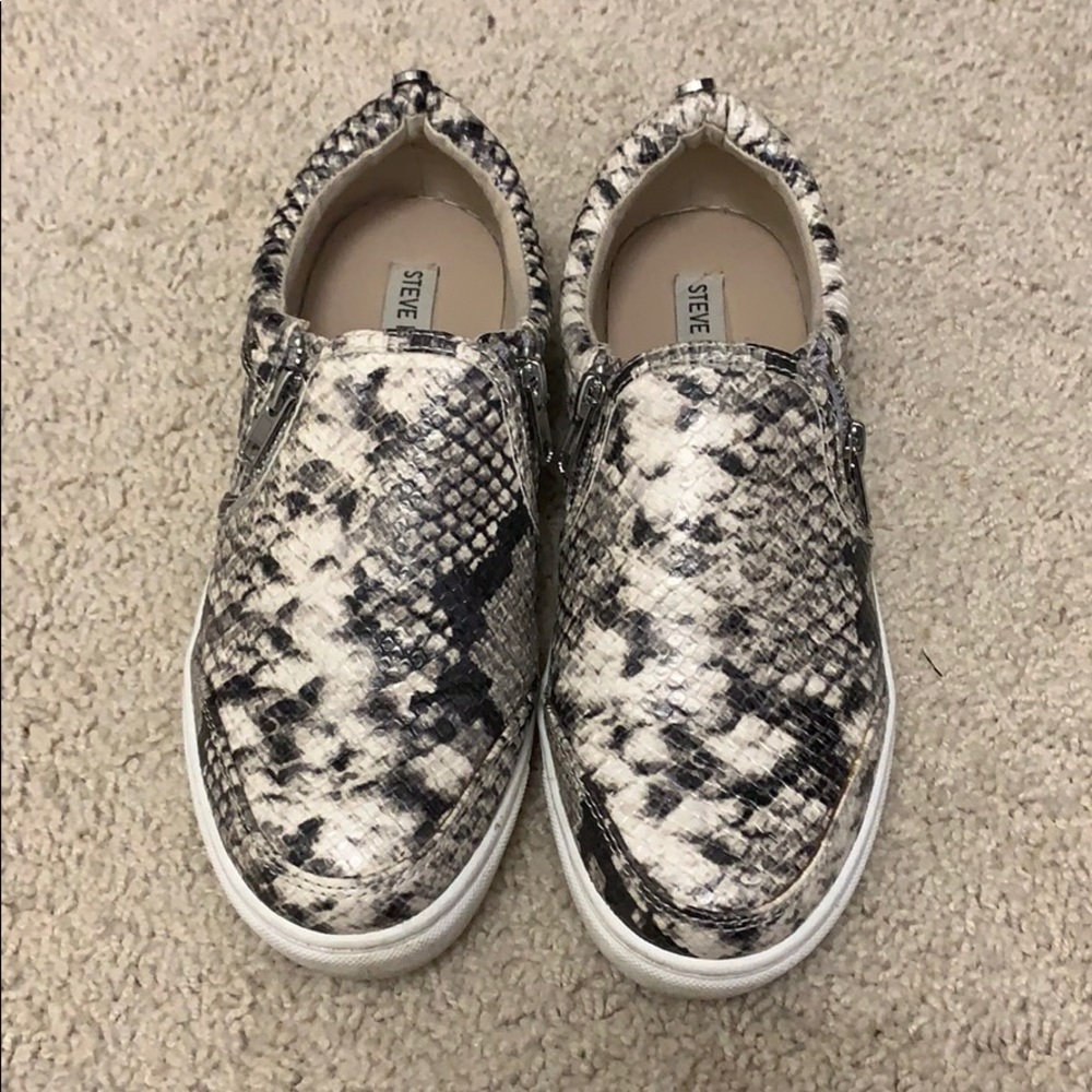 Steve Madden Slip on sneakers